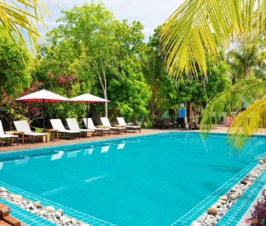aquarev-plongee-sous-marine-maldives-atoll-male-nord-sejour-hotel-eriyadu-island-resort-piscine