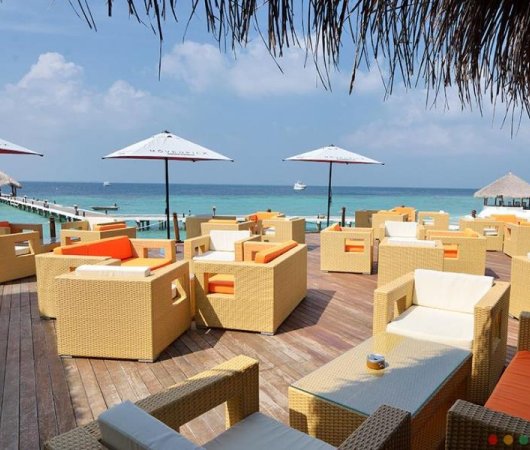 aquarev-plongee-sous-marine-maldives-atoll-male-nord-sejour-hotel-eriyadu-island-resort-terrasse-bar