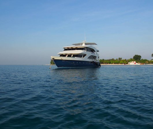 aquarev-plongee-sous-marine-maldives-croisiere-emperor-maldives-avant-bateau