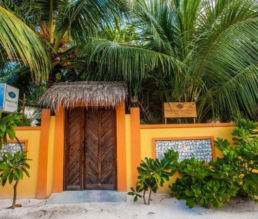 aquarev-plongee-sous-marine-sejour-maldives-stingray-beach-inn-hotel-vue-exterieure-portailbis
