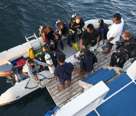 aquarev-plongee-sous-marine-thailande-croisiere-bateau-the-junk-world-wide-dive-and-sail-divers-from-plateform-to-dinghy-resultat