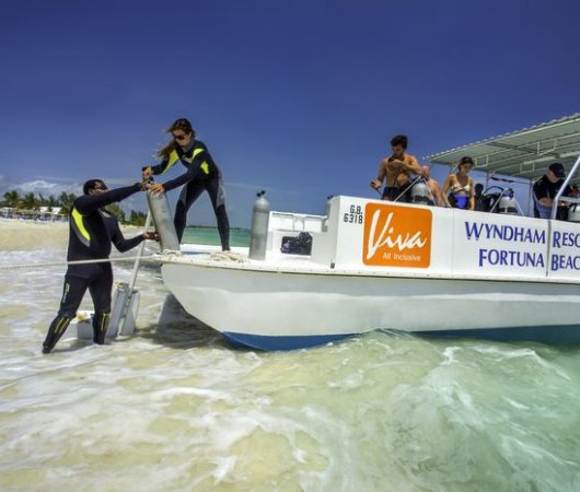 aquarev-voyage-plongeesousmarine-sejour-bahamas-centredeplongeee-reefoasis-bateau