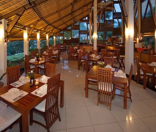 aquarev-voyageplongeesousmarine-indonesie-sejour-bali-tulamben-siddhartaoceanfrontresort-restaurantinterieur