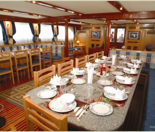 aquarev-egypte-croisiere-plongee-sous-marine-seafari-salle-a-manger-dolce-vita.jpeg