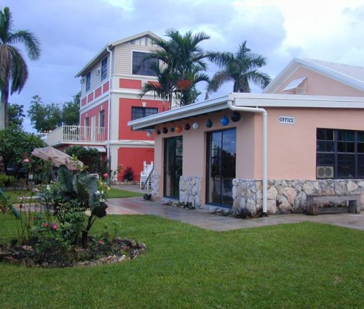 aquarev-plongee-sous-marine-bahamas-sejour-nassau-hotel-orange-hill-batiment