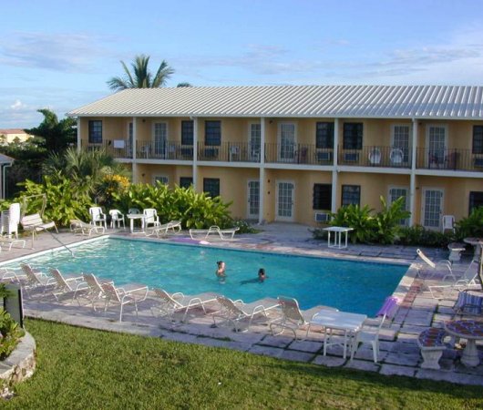 aquarev-plongee-sous-marine-bahamas-sejour-nassau-hotel-orange-hill-piscine-2