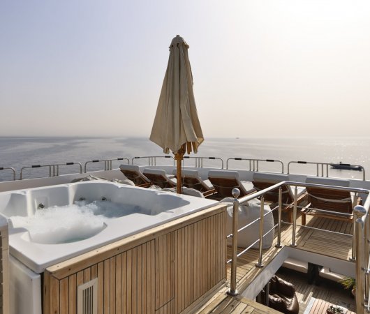 aquarev-plongee-sous-marine-croisiere-arabie-saoudite-bateau-lavender-la-compania-del-mar-rosso-jacuzzi-sky-deck17