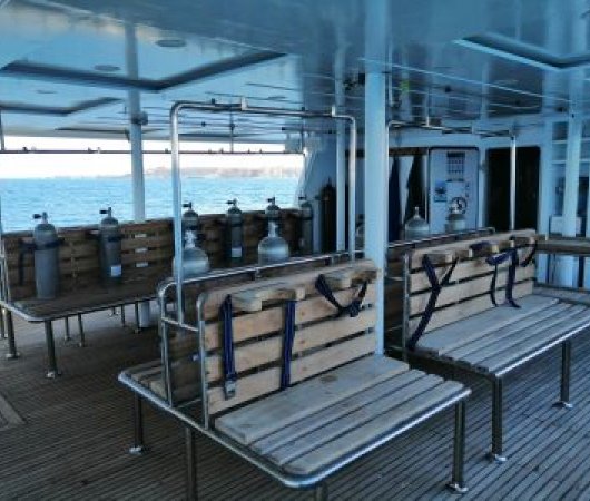 aquarev-plongee-sous-marine-croisiere-arabie-saoudite-saudi-explorer-dive-and-cruise-bateau-deck02