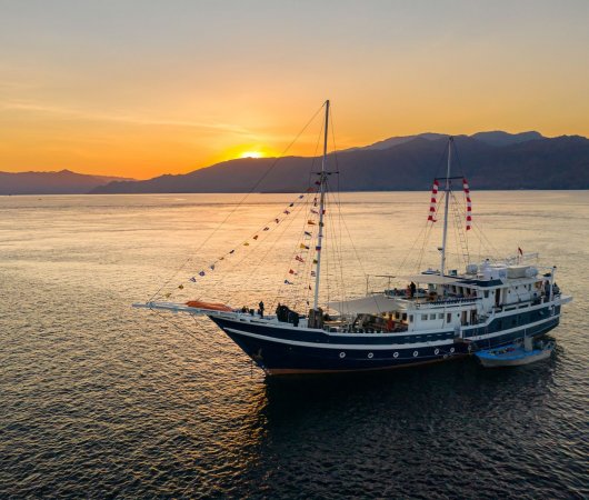 aquarev-plongee-sous-marine-croisiere-indonesie-seahorse-wallacea-bateau-profil-coucher-de-soleil03