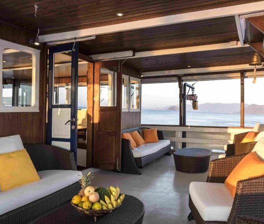 aquarev-plongee-sous-marine-croisiere-indonesie-wallacea-bateau-ambai-lounge04