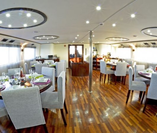 aquarev-plongee-sous-marine-egypte-ou-soudan-croisiere-oceanos-safari-bateau-salle-restaurant1
