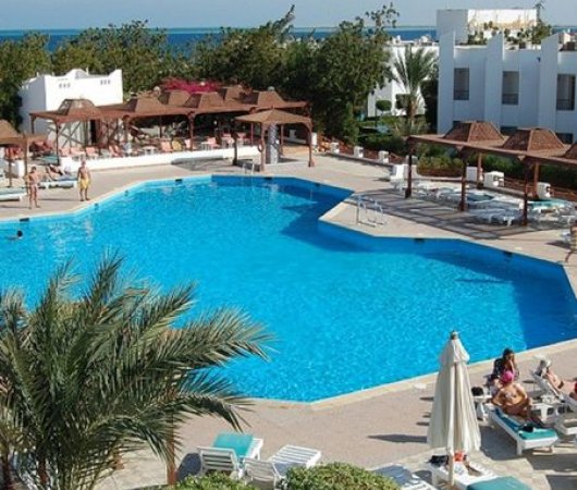 aquarev-plongee-sous-marine-egypte-safaga-sejour-hotel-menaville-piscine-vue2