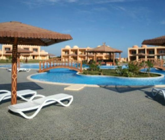 aquarev-plongee-sous-marine-egypte-sejour-hotel-wadi-lahami-azur-piscine