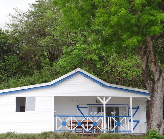 aquarev-plongee-sous-marine-guadeloupe-sejour-hotel-le-jardin-tropical-bungalow-junior-family-vue-exterieure