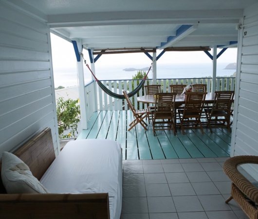 aquarev-plongee-sous-marine-guadeloupe-sejour-hotel-le-jardin-tropical-villa-creole-vue-salon-et-terrasse