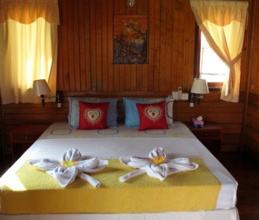 aquarev-plongee-sous-marine-indonesie-borneo-sejour-maratua-paradise-resort-chambre-water-bungalow