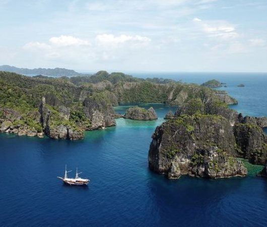 aquarev-plongee-sous-marine-indonesie-croisiere-dune-bateau-aurora-vue-bateau-raja-ampat-resultat