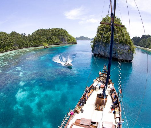 aquarev-plongee-sous-marine-indonesie-croisiere-raja-ampat-safari-bali-mv-shaki-bateau-iles