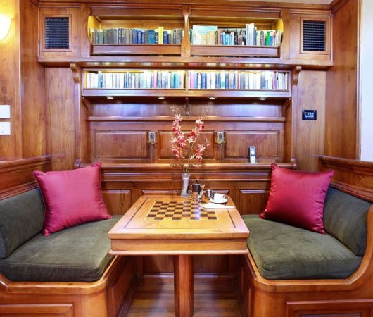 aquarev-plongee-sous-marine-indonesie-komodo-bali-croisiere-dive-and-cruise-adelaar-bibliotheque
