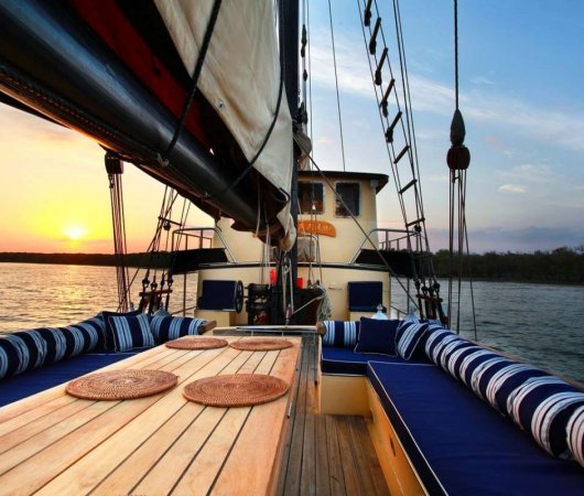 aquarev-plongee-sous-marine-indonesie-komodo-bali-croisiere-dive-and-cruise-adelaar-table-exterieure