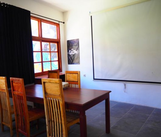 aquarev-plongee-sous-marine-indonesie-komodo-dragon-dive-hostel-classroom2-resultat