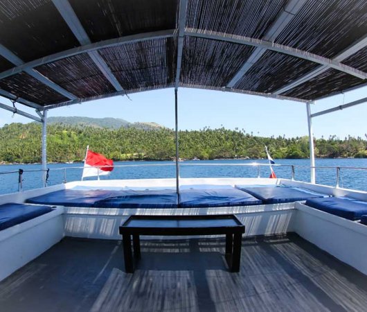 aquarev-plongee-sous-marine-indonesie-lembeh-sejour-eco-divers-resort-salon-sundeck