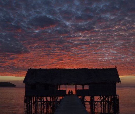 aquarev-plongee-sous-marine-indonesie-raja-ampat-sejour-hotel-papua-paradise-eco-resort-coucher-de-soleil1