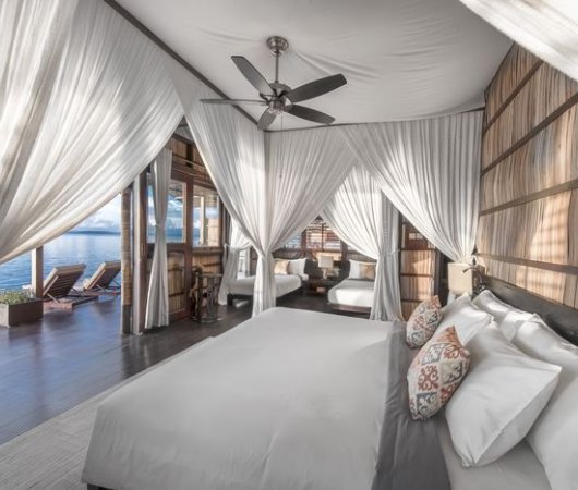 aquarev-plongee-sous-marine-indonesie-raja-ampat-sejour-hotel-papua-paradise-eco-resort-deluxe-bungalow-chambre2bis