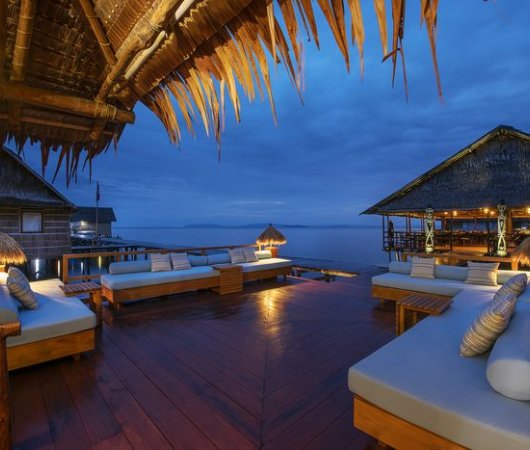 aquarev-plongee-sous-marine-indonesie-raja-ampat-sejour-hotel-papua-paradise-eco-resort-sundeck-aube1