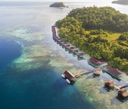 aquarev-plongee-sous-marine-indonesie-raja-ampat-sejour-hotel-papua-paradise-eco-resort-vue-du-ciel1