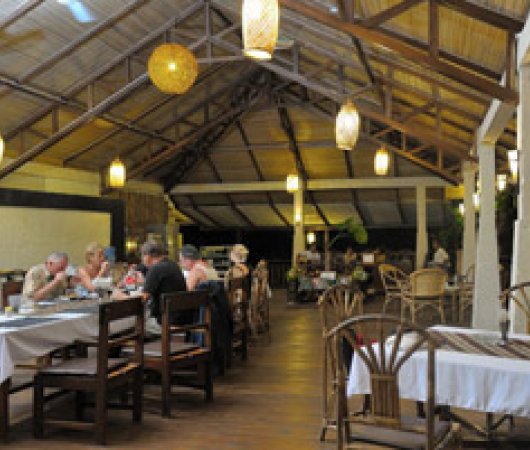 aquarev-plongee-sous-marine-indonesie-sejour-froggies-bunaken-restaurant