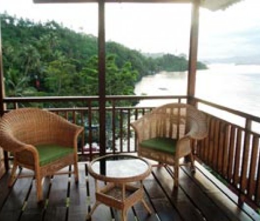aquarev-plongee-sous-marine-indonesie-sejour-froggies-lembeh-bungalow-terrasse