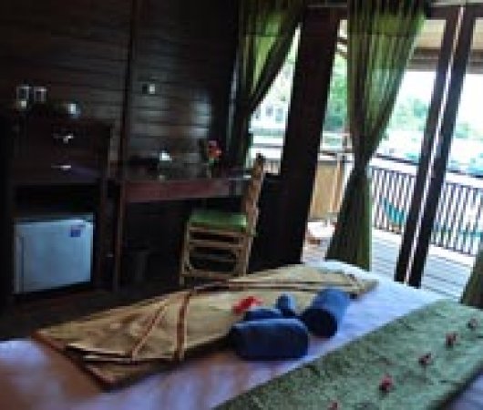 aquarev-plongee-sous-marine-indonesie-sejour-froggies-lembeh-chambre-bungalow-chambre
