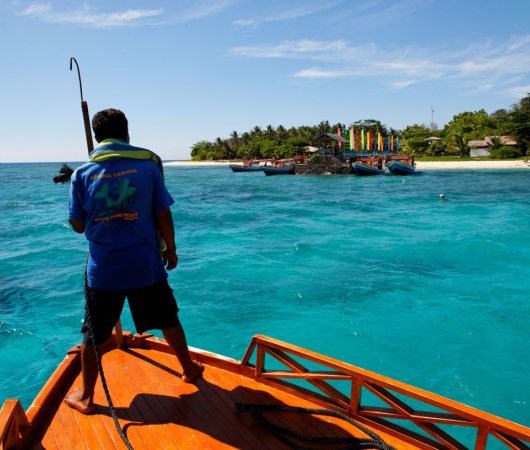 aquarev-plongee-sous-marine-indonesie-sejour-hotel-gangga-island-resort-and-spa-mer-bateau-avant