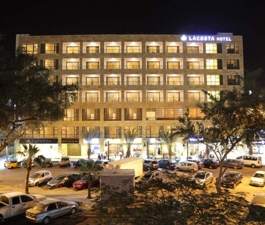 aquarev-plongee-sous-marine-jordanie-aqaba-sejour-hotel-lacosta-devanture-hotel-de-nuit