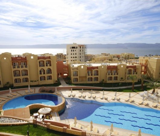 aquarev-plongee-sous-marine-jordanie-aqaba-sejour-marina-plaza-hotel-vue-piscine2