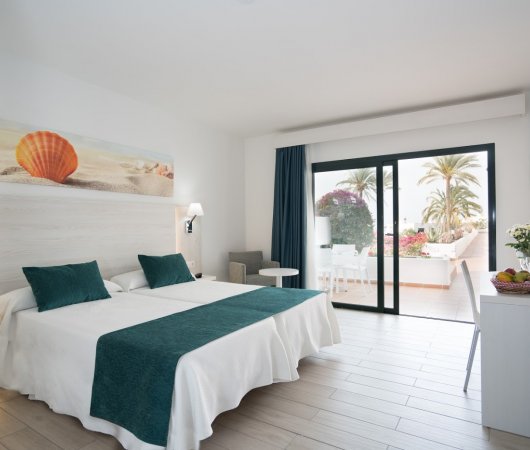 aquarev-plongee-sous-marine-les-canaries-lanzarote-sejour-hotel-thb-flora-chambre-suite-junior-terrasse