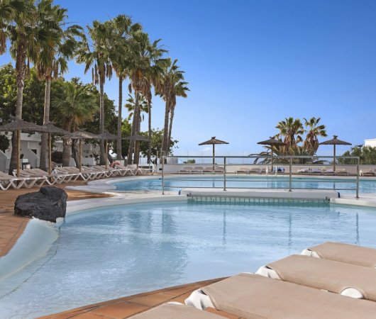 aquarev-plongee-sous-marine-les-canaries-lanzarote-sejour-hotel-thb-flora-piscine-principale