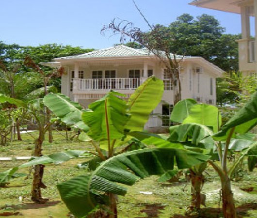 aquarev-plongee-sous-marine-les-seychelles-mahe-sejour-hotel-bord-mer-villa-facade2