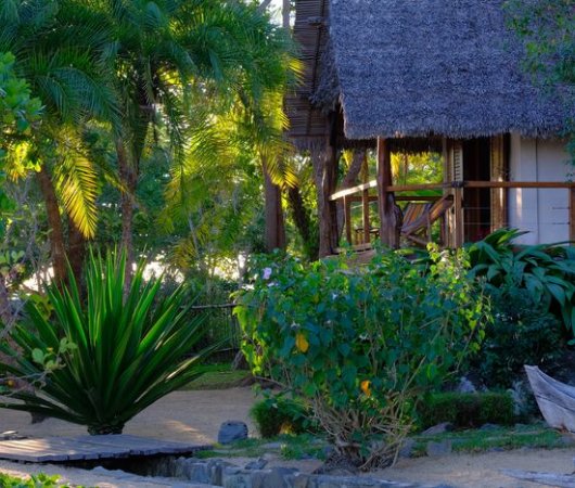 aquarev-plongee-sous-marine-madagascar-sejour-nosy-komba-coco-komba-lodge-bungalow-vu-exterieurebis