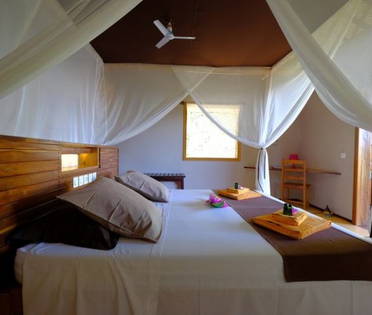 aquarev-plongee-sous-marine-madagascar-sejour-nosy-komba-coco-komba-lodge-chambre-lit-double2bis