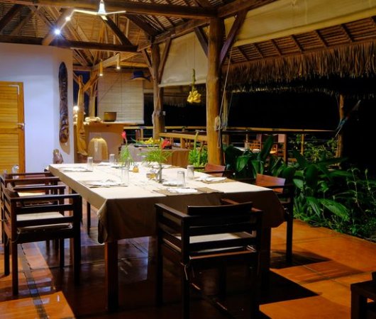 aquarev-plongee-sous-marine-madagascar-sejour-nosy-komba-coco-komba-lodge-restaurantbis.jpeg