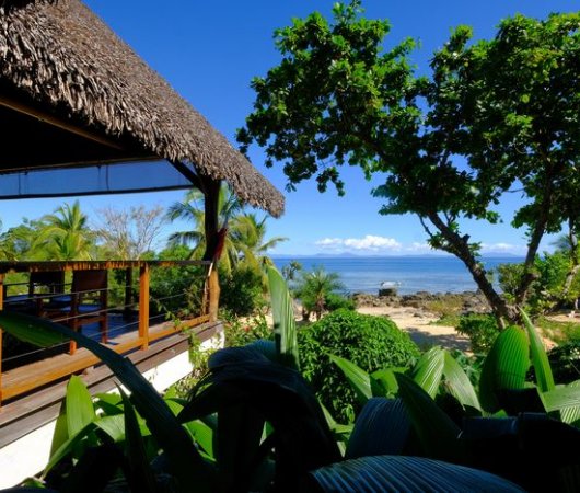 aquarev-plongee-sous-marine-madagascar-sejour-nosy-komba-coco-komba-lodge-vue-mer-bungalowbis.jpeg