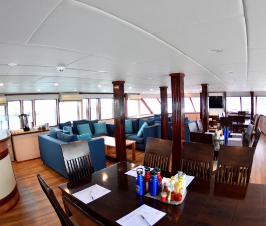 aquarev-plongee-sous-marine-maldives-croisiere-bateau-emperor-maldives-salon-salle-a-manger