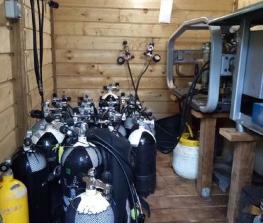 aquarev-plongee-sous-marine-mayotte-sejour-centre-de-plongee-jolly-roger-976-compresseur-blocsbis