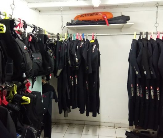 aquarev-plongee-sous-marine-mayotte-sejour-centre-de-plongee-jolly-roger-976-materiel-plongeebis