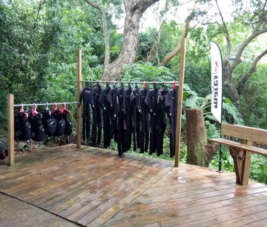 aquarev-plongee-sous-marine-mayotte-sejour-centre-de-plongee-jolly-roger-976-terrasse-devanture1bis