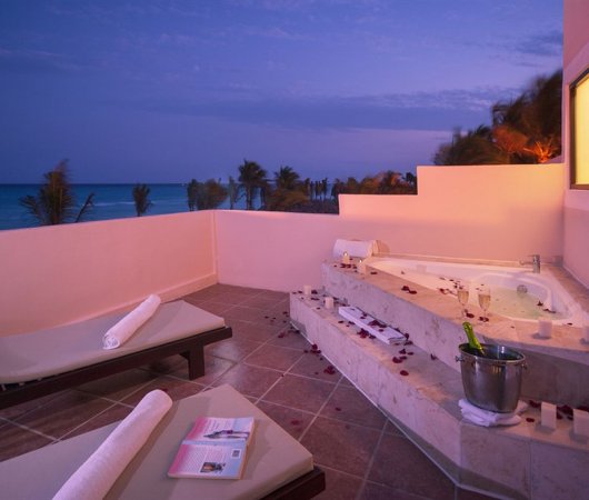 aquarev-plongee-sous-marine-mexique-playacar-sejour-hotel-viva-wyndham-azteca-jacuzzi-balcon-de-nuit