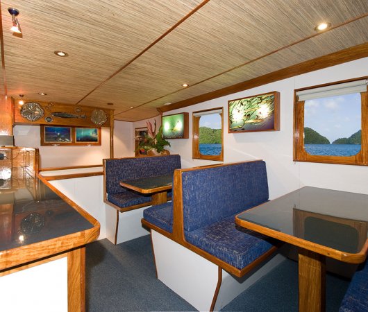 aquarev-plongee-sous-marine-micronesie-palau-croisiere-ocean-hunter3-dining-room