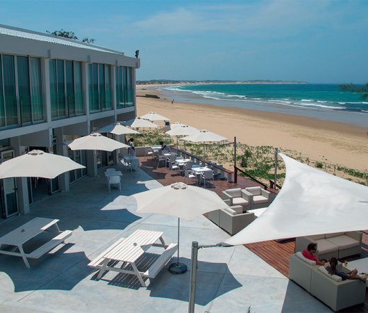 aquarev-plongee-sous-marine-mozambique-sejour-hotel-tofo-mar-vue-exterieur-hotel-et-plage
